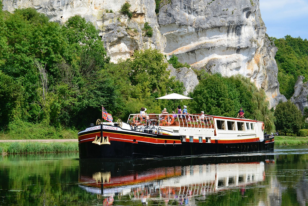 Barge Luciole cruising on Canal du Nivernais, Burgundy, France. Courtesy: Barge Luciole