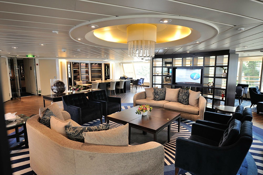 The Yacht Club observation lounge