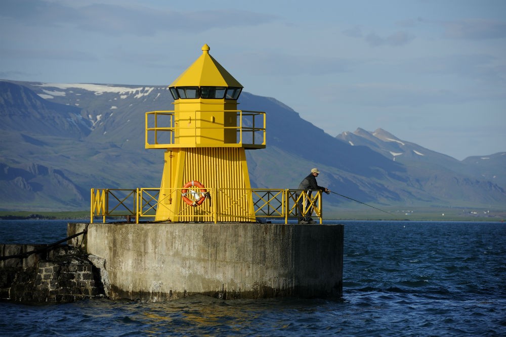 20 lighthouse entrance to Reykjavik Harbor D30_9938