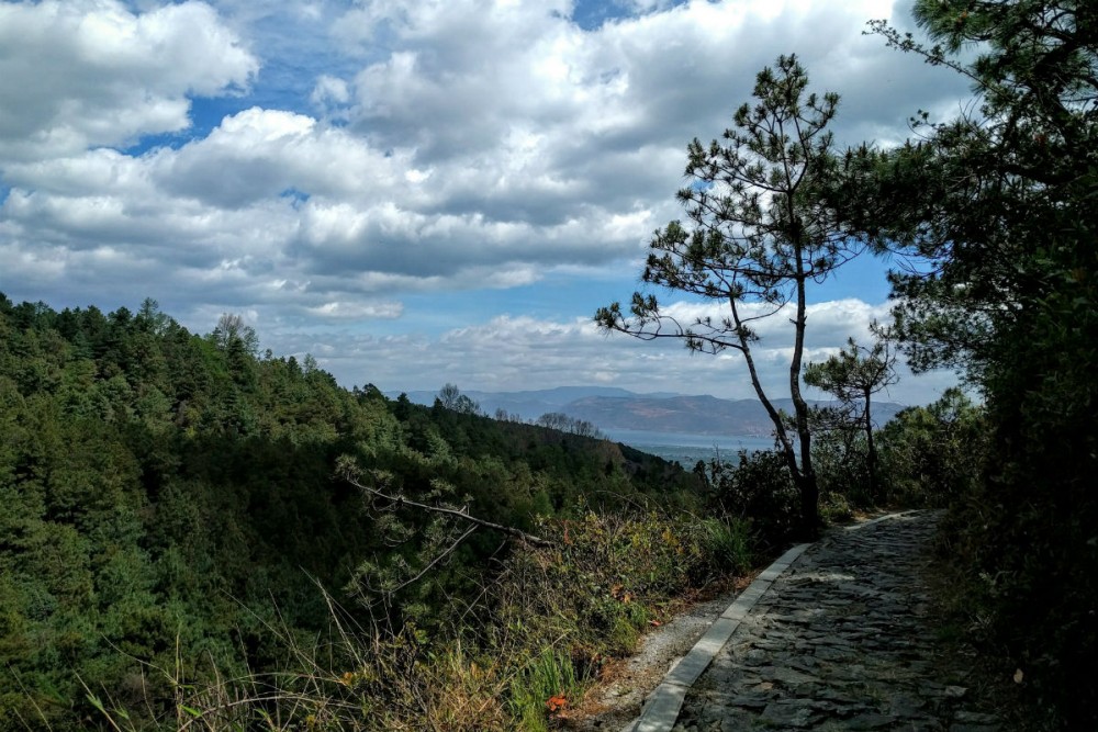 Hiking Cangshan mountain, overlooking Dali, Yunnan, China