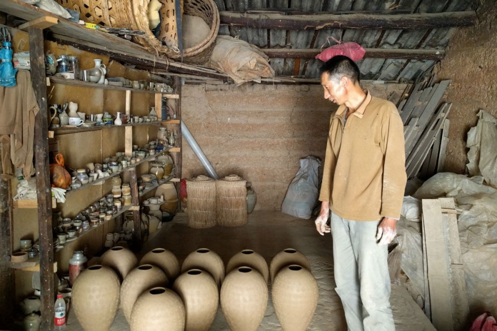 Mr. Yung is a third-generation potter living and working in Dali, Yunnan Province, China
