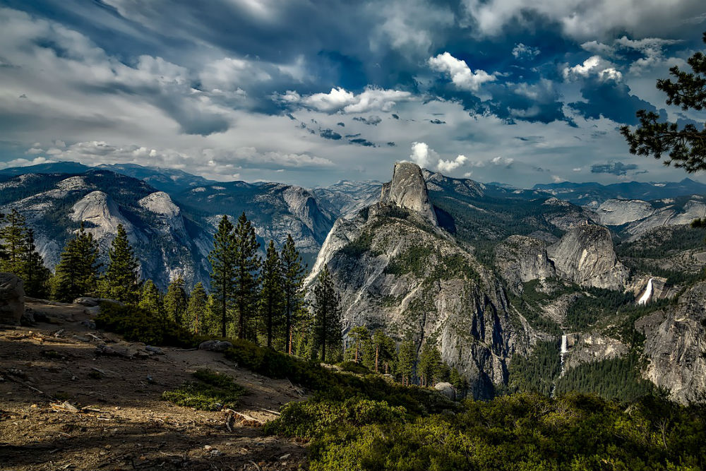 mountain view in Yosemite National Park, california