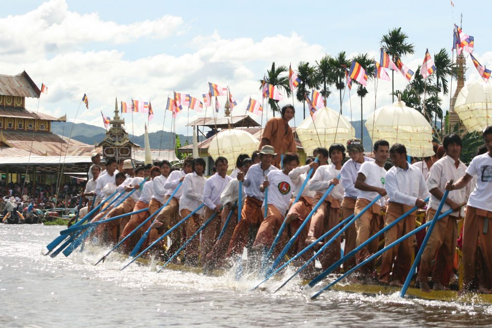 boat rowers racing at Phaung Daw Oo Pagoda Festival in myanmar