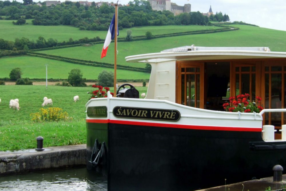 savoir vivre in front of chateauneuf barge cruise France CR Barge Lady Cruises