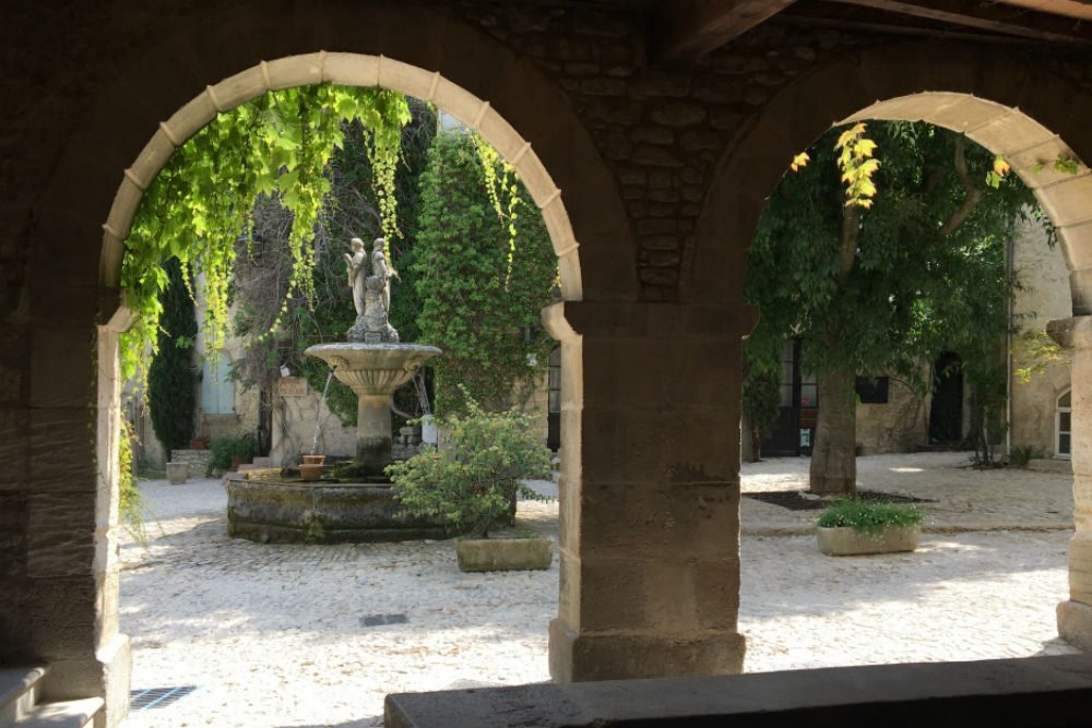 Saignon fountain Provence