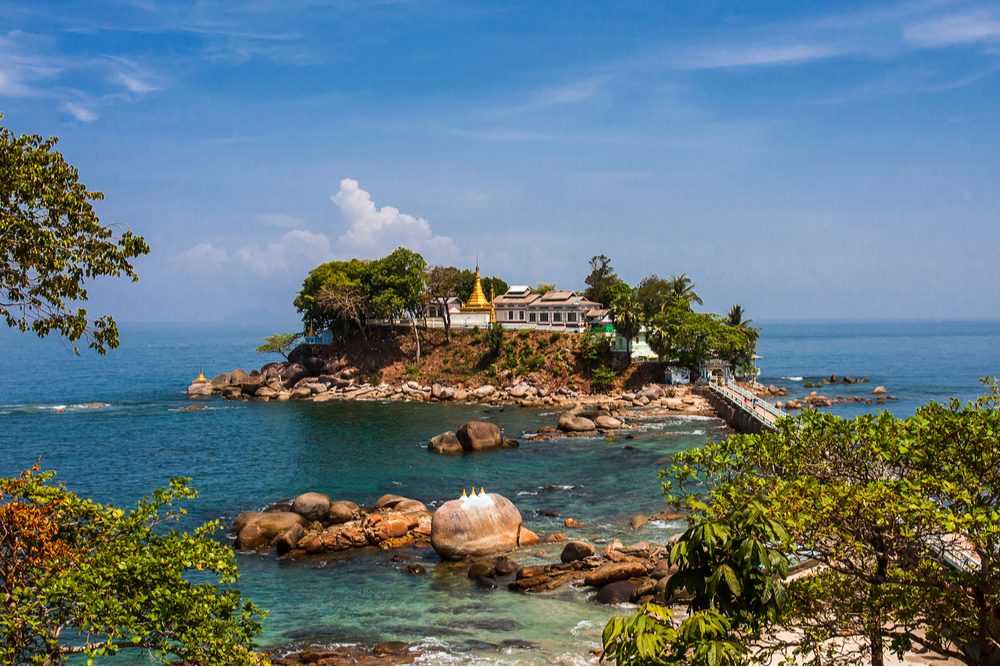 myaw yit pagoda in dawei measured in Mir Ji Dawei,temple of the Dawei area is located on a small island of the Andaman coast. - Image