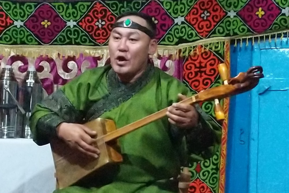 Golden Eagle Festival Mongolia - throat singer