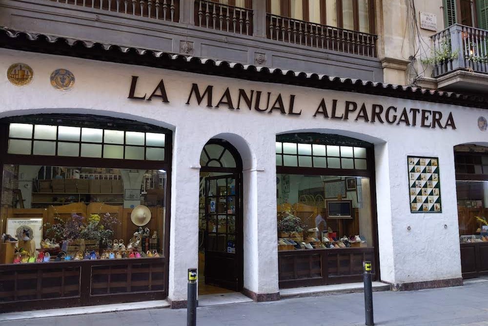 exterior shop view of La Manual Alpargatera, oldest espadrilles shop in Barcelona