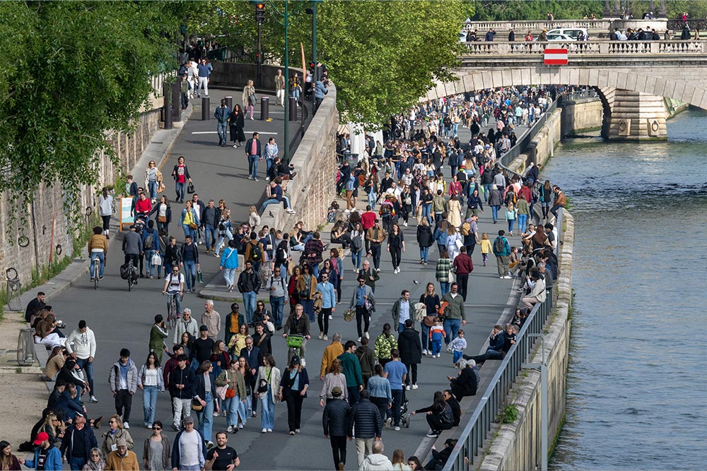 The crowds at Seine river bank in Paris, France.
