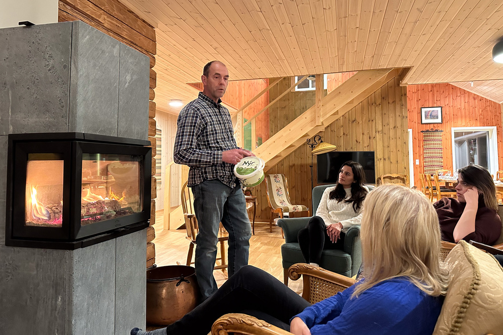 Hans telling the story of how Grøndalen Gård started producing Nyr.