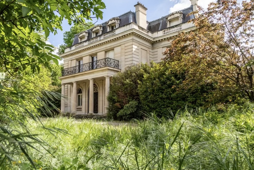 Villa Windsor exterior in Paris, France.