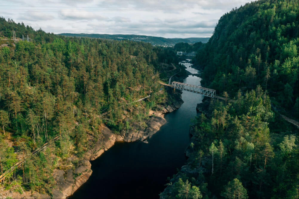 The Tømmerrenna hiking path in Norway.