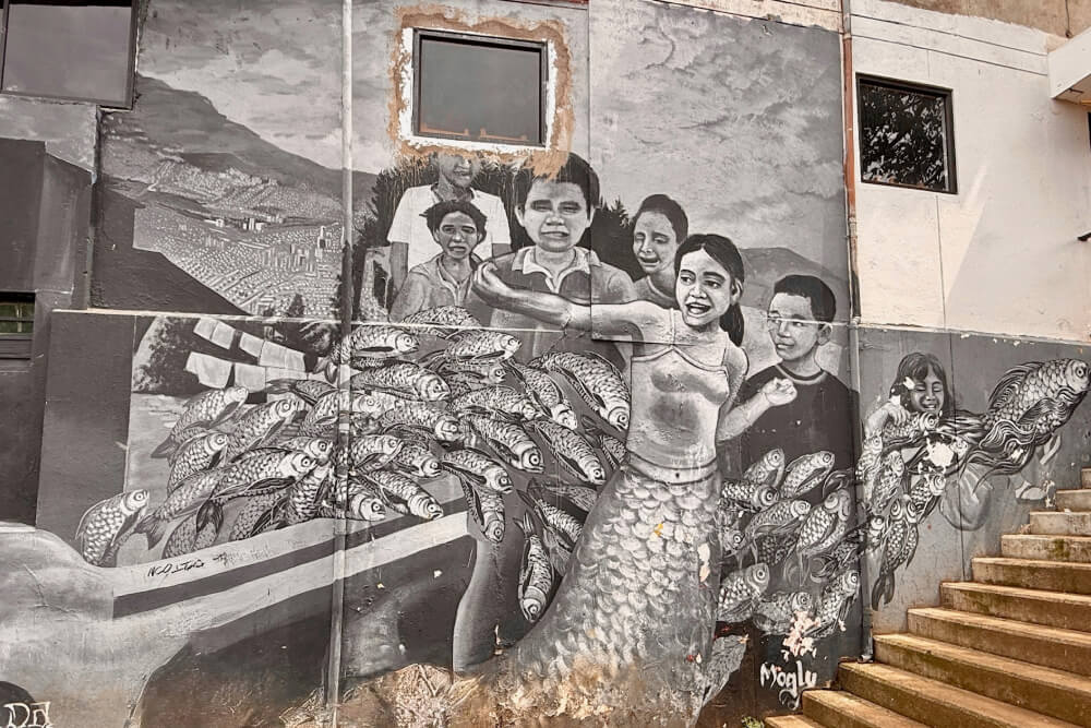 A mural in Santo Domingo, Medellín.