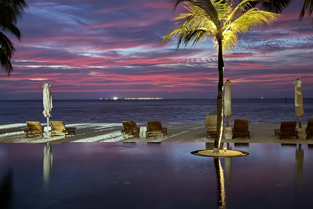 Infinity pool at Gili Lankanfushi hotel overlooking the ocean.