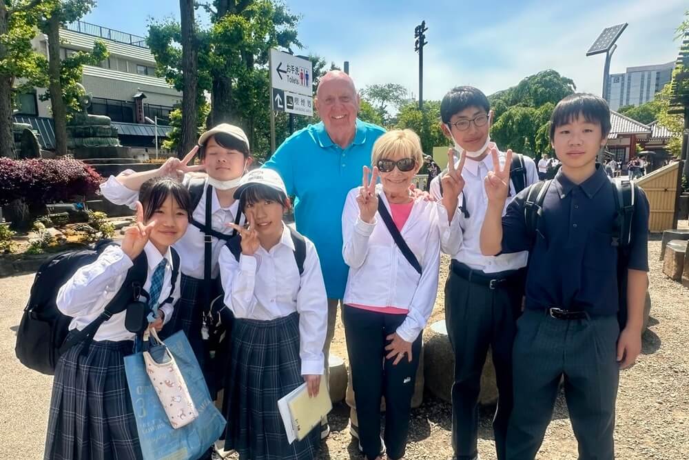 Ann Walker and her husband Patrick with Japanese students.